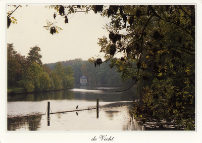 602091 Gezicht vanaf de Vecht op de theekoepel behorende bij het huis Vegtlust (Oud Over 3) te Loenen.